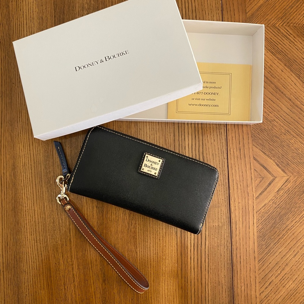 DOONEY & BOURKE Pebble Grain Large Zip Around Wristlet in Black
